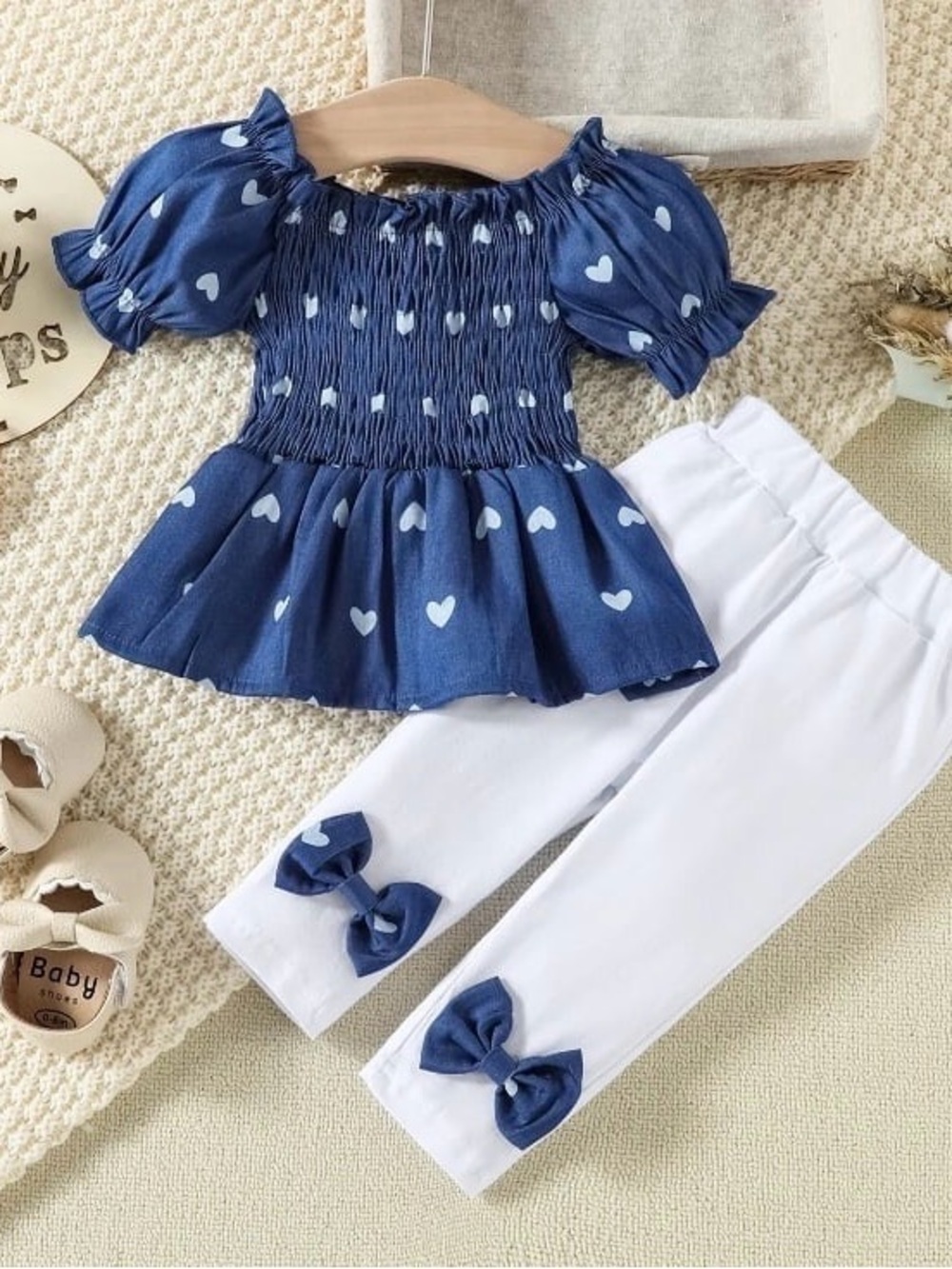 2pcs Girl Bowknot Decor Pant and Heart print puff-sleeve Shirred denim Top Set
